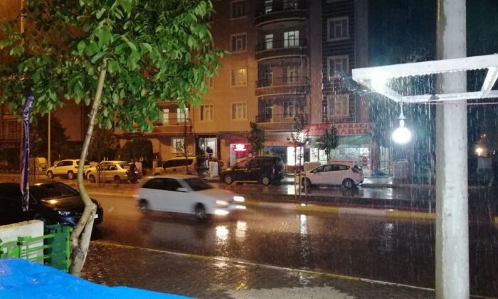 Aksaray’da sağanak yağış etkili oldu