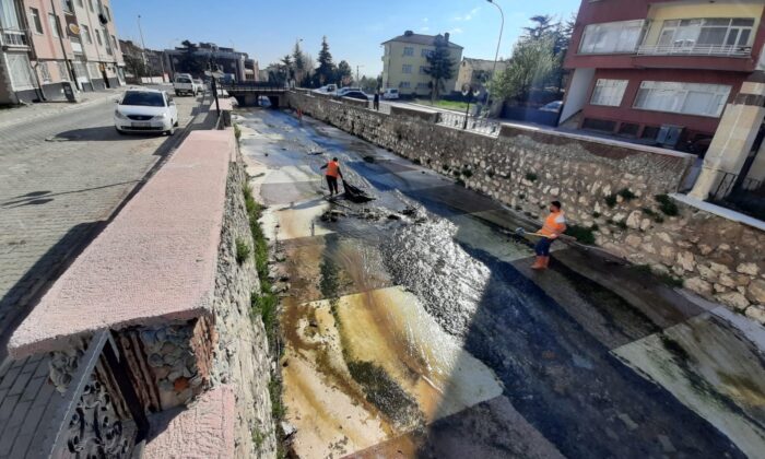 Akşehir Belediyesi’nden vatandaşlara çöp uyarısı