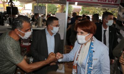 Akşener’in ziyareti sırasında ilçe belediye başkanı ve milletvekilleri makam odasına girmek için korumalarla mücadele verdi