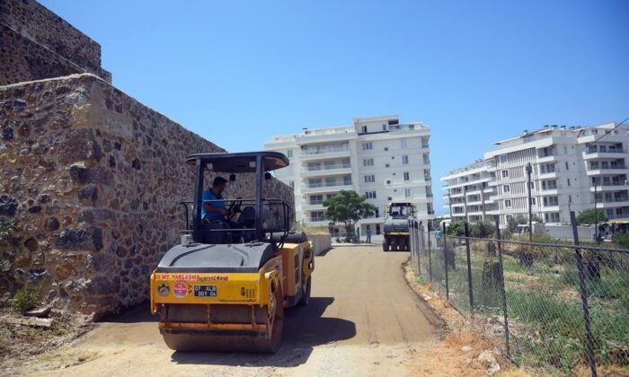 Alanya’da av köşküne beton yol çalışması