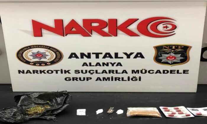 Alanya’da polisten uyuşturucu baskını: 3 gözaltı