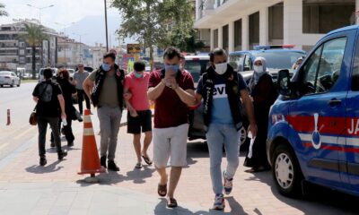 Alanya’da polisten uyuşturucu baskını: 3 gözaltı