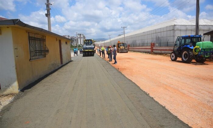 Alanya’da yollarda yeni beton yol uygulaması