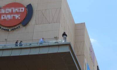 Alışveriş merkezinin terasında intihar girişimi