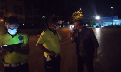 Alkollü sürücüden güldüren tehdit: “Ben sizin komiseri arayayım”