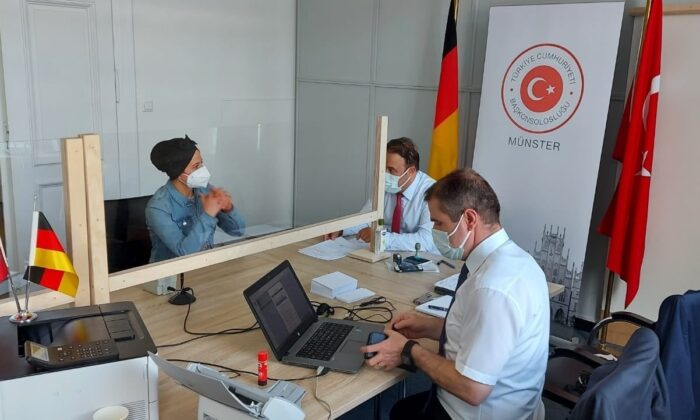 Almanya’da “gezici konsolosluk hizmetine” büyük ilgi