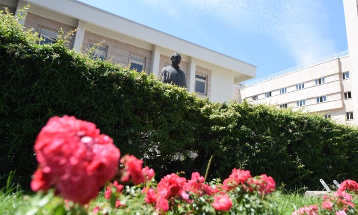 Altındağ Belediyesinden hastanelere bakım ve peyzaj çalışması