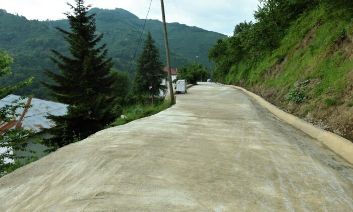 Altınordu’da beton yol seferberliği sürüyor