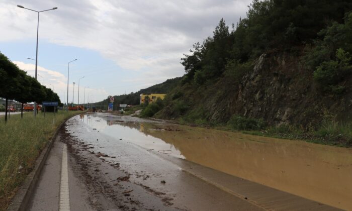 Amasya-Erzincan karayolu ulaşıma kapandı