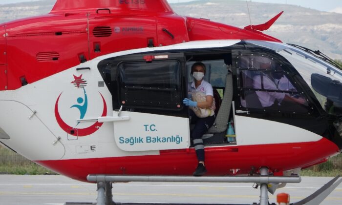 Ambulans helikopter 1 buçuk aylık bebek için havalandı
