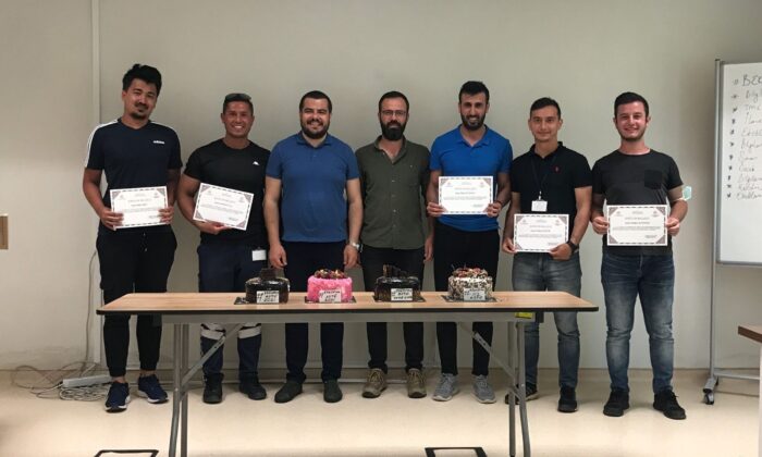 Ambulans personeli zorlu parkurları tamamlayıp sertifikalarını aldı