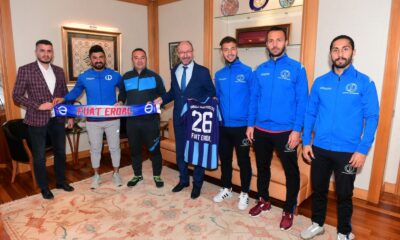 Anadolu Üniversitesi Futbol Takımı’ndan yeni sezon öncesi Rektör Erdal’a ziyaret