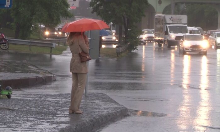Anadolu Yakası sağanak yağışa teslim oldu