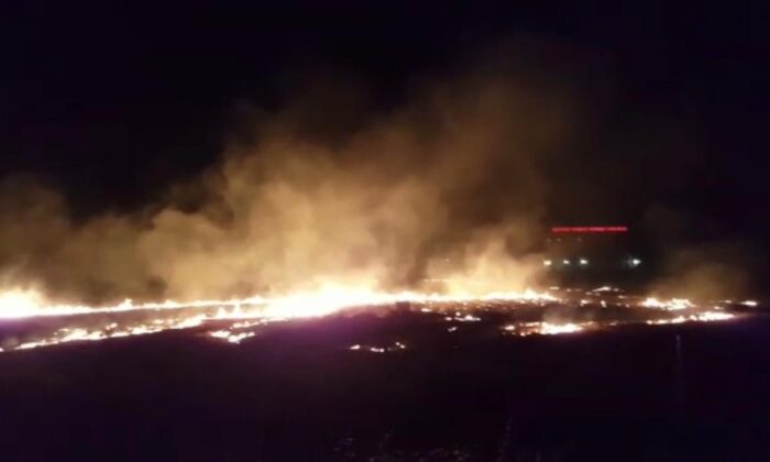 Anız yangını yerleşim alanına ulaşmadan söndürüldü