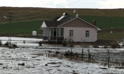 Ankara’da art arda gelen sağanak, yolları tahrip etti