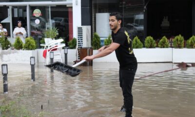 Ankara’da etkisini gösteren sağanak, iş yerlerinin kullanılamaz hale gelmesine neden oldu