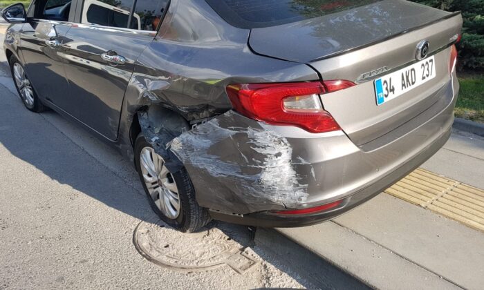 Ankara’da önlemsiz şekilde terk edilen otomobil kazaya sebebiyet verdi: 4 yaralı