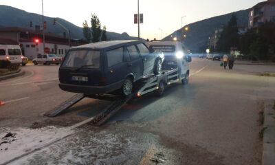 Ankara’da otomobil alev aldı, sürücü yanmaktan son anda kurtuldu