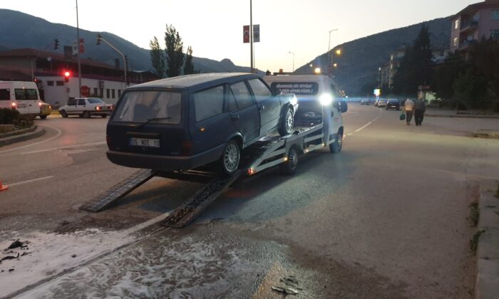 Ankara’da otomobil alev aldı, sürücü yanmaktan son anda kurtuldu