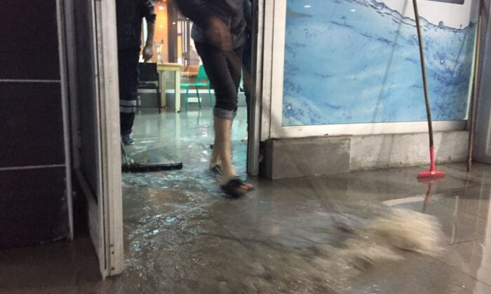 Ankara’da otoparkı su bastı