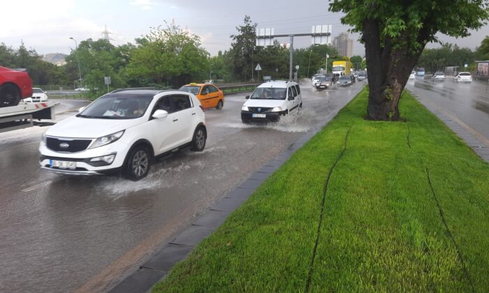 Ankara’da sağanak yağış: Cadde ve sokaklar göle döndü