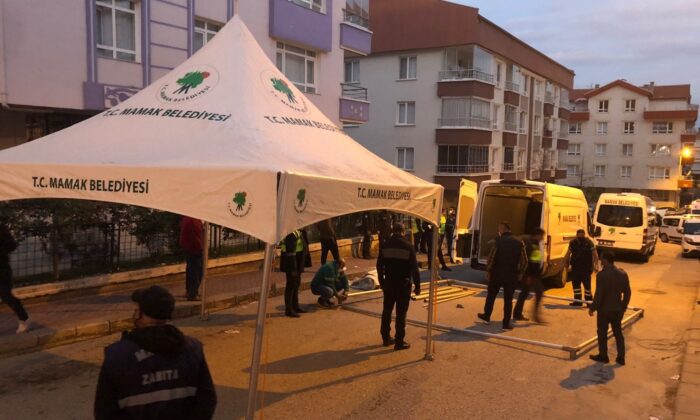 Ankara’da temeli hasar gören ve otoparkı çöken 3 katlı apartman tahliye edildi