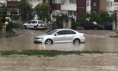 Ankara’da yağmur yağışı sonrası yollar havuza döndü
