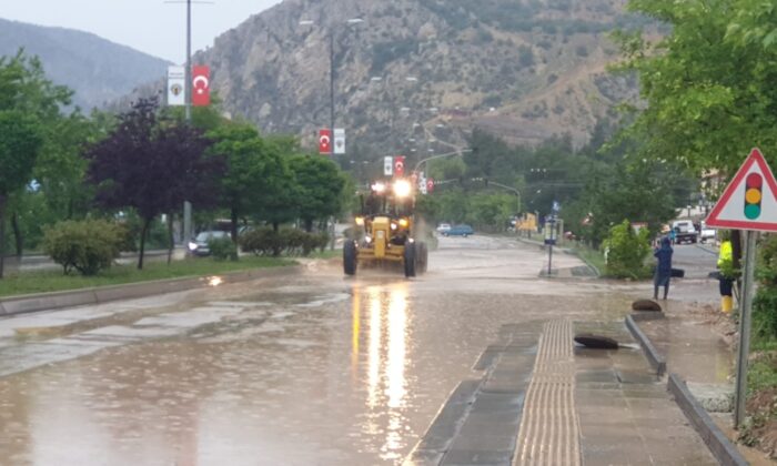 Ankara’nın Nallıhan ilçesinde sağanak yağış
