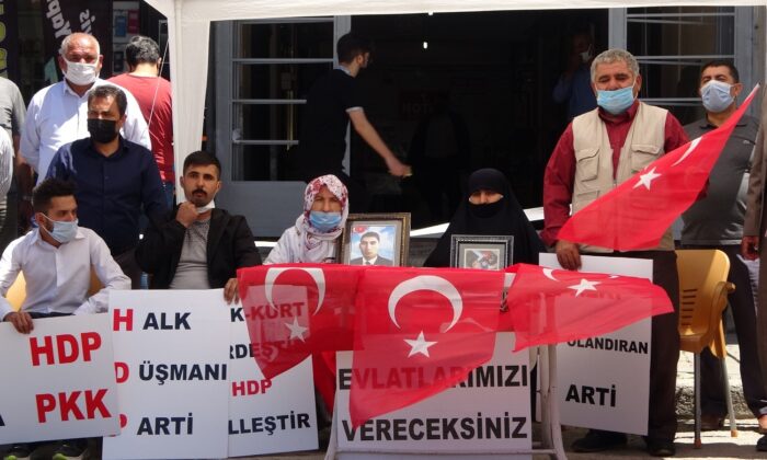 Annelerin HDP önündeki evlat nöbeti sürüyor