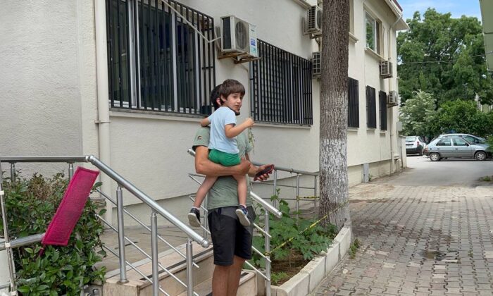 Annesine çiçek koparmak isterken kayboldu