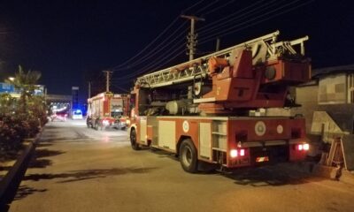 Antalya’da çatı sistemleri üreten işyerinde çıkan yangın ucuz atlatıldı