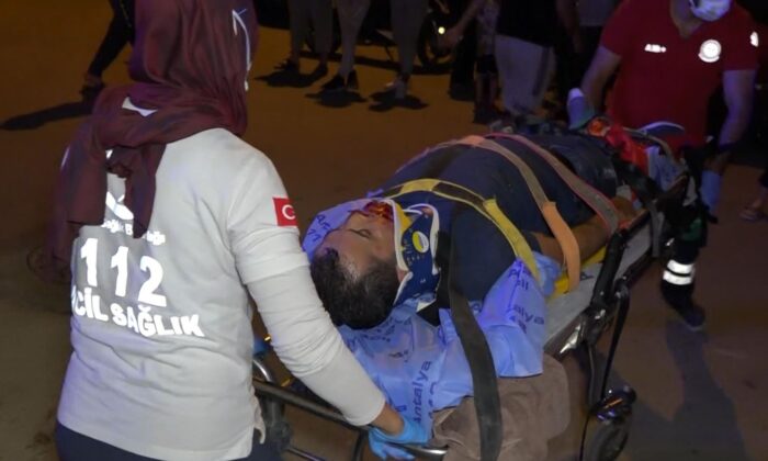 Antalya’da otomobil ile motosiklet çarpıştı: 2 yaralı