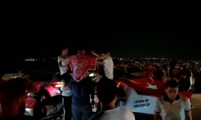 Antalya’da ’Pandemi bitmiş’ dedirten asker eğlencesi