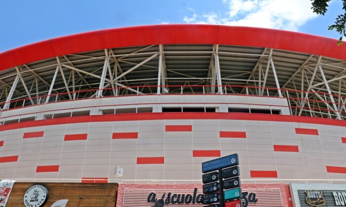 Antalyaspor Stadyumu’ndan çıkan dumanlar itfaiye ve polisi alarma geçirdi