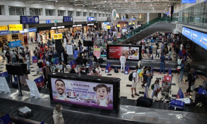 Antalya’ya hava yoluyla iki günde 18 bin Rus turist geldi