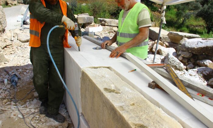 Antik kenti ayağa kaldırmak için iğneyle kuyu kazıyorlar