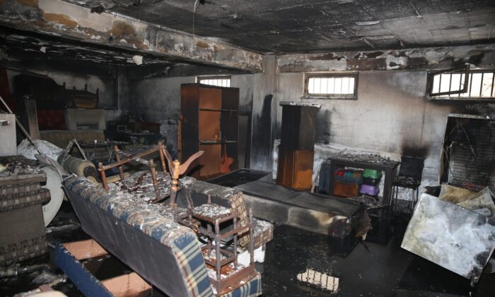 Apartman deposundaki yangında maddi hasar oluştu