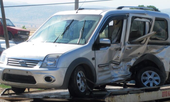 Araban’da iki araç çarpıştı: 10 yaralı