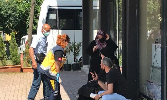 Araç durmadan inmek isteyen kadın yolcu düşerek hastanelik oldu