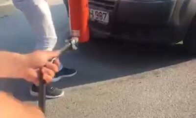 Aracın küle dönmesini vatandaşlar engelledi