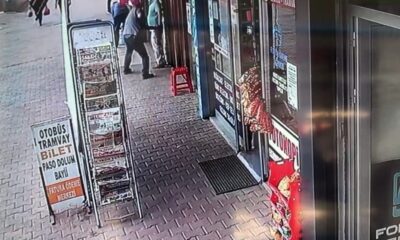 Aralarında husumet bulunan şahsı bıçakladı, o anlar kameraya yansıdı