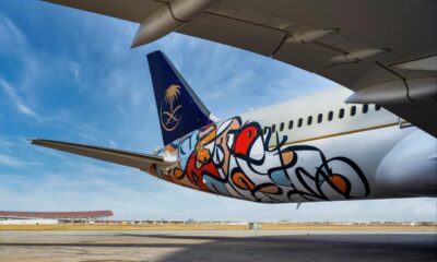 Arapça hat sanatıyla süslenen yolcu uçağından hayran bırakan gösteri