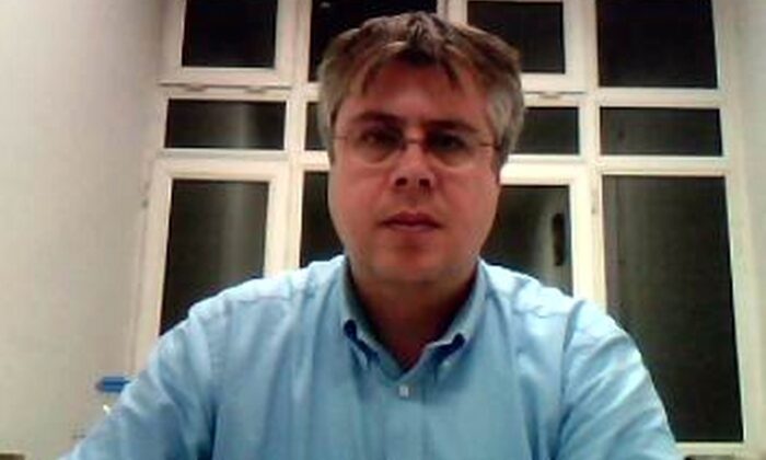 Araştırma görevlisi ameliyata götürüleceği sırada hastanenin 8. katından atladı