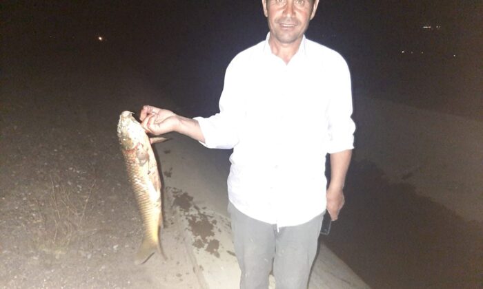 Arazi sulamak için çıktılar ellerinde balıkla eve döndüler