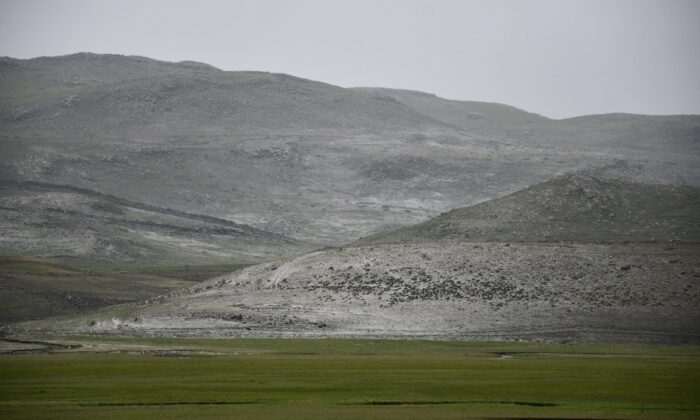 Ardahan beyaza büründü, herkes kar yağdı sandı