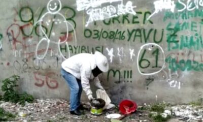 Arılarla başı dertte olan mahalleliyi yine o polis kurtardı