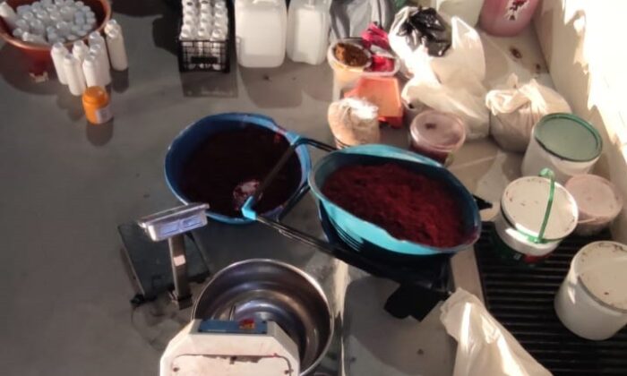 Arnavutköy’de kaçak tütün üretimi yapan yabancı uyruklu çete suçüstü yakalandı