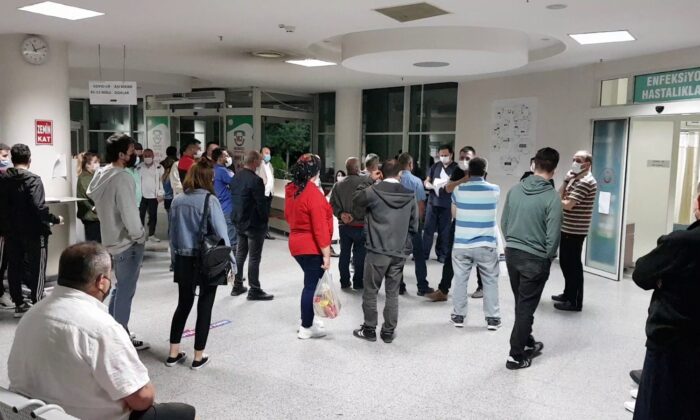 Aşı programına dahil edilenlerle hastanede aşı yoğunluğu yaşanıyor