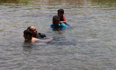 Aşırı sıcaklardan bunalan Arabanlılar çay suyuna akın etti