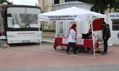 Aşıya karşı vatandaşları bilinçlendirmek için stant açtılar